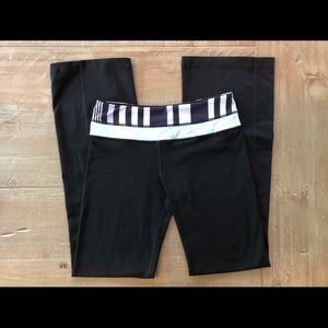 Lululemon Groove Reversible Pants: size 6